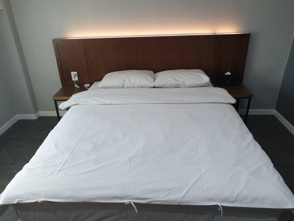 Hotel Valentine Кьонджу Екстер'єр фото