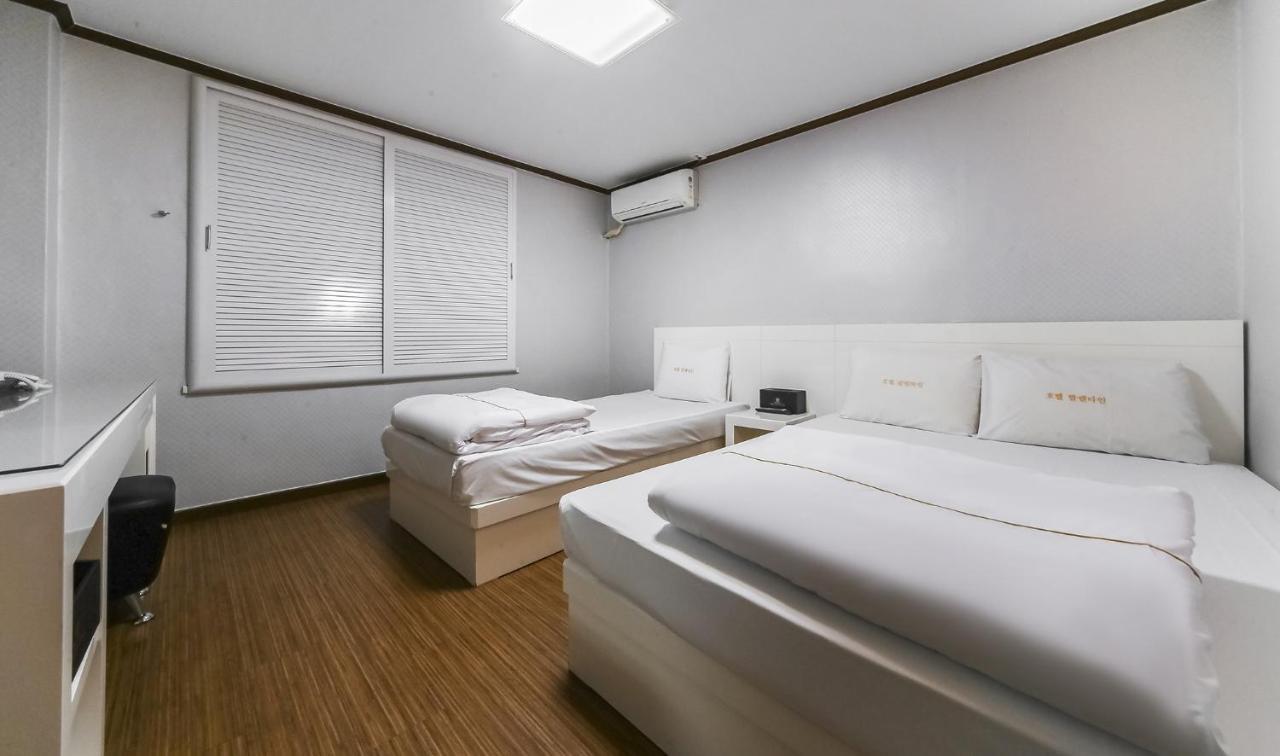 Hotel Valentine Кьонджу Екстер'єр фото