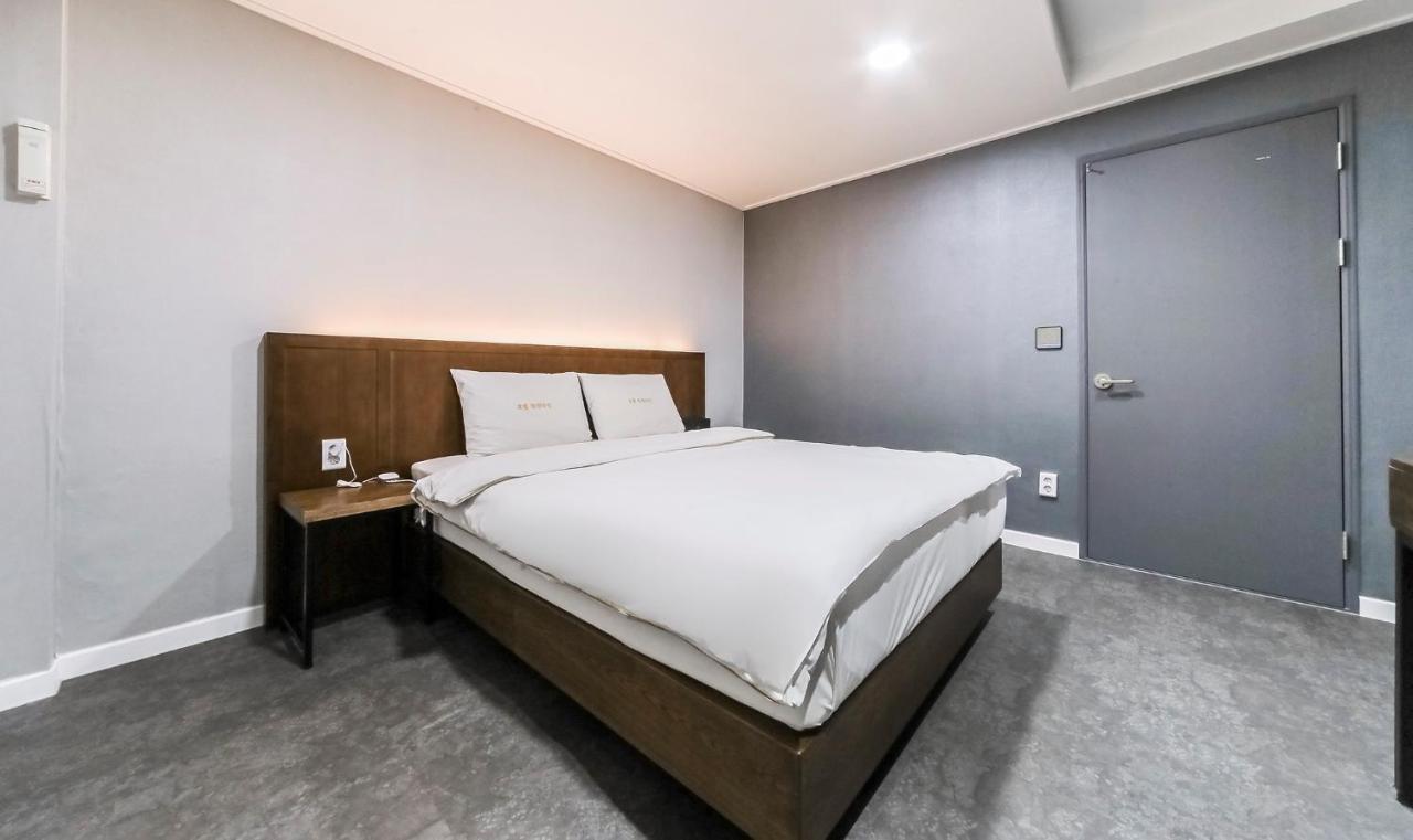 Hotel Valentine Кьонджу Екстер'єр фото